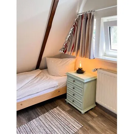 Hut Modern Retreat *